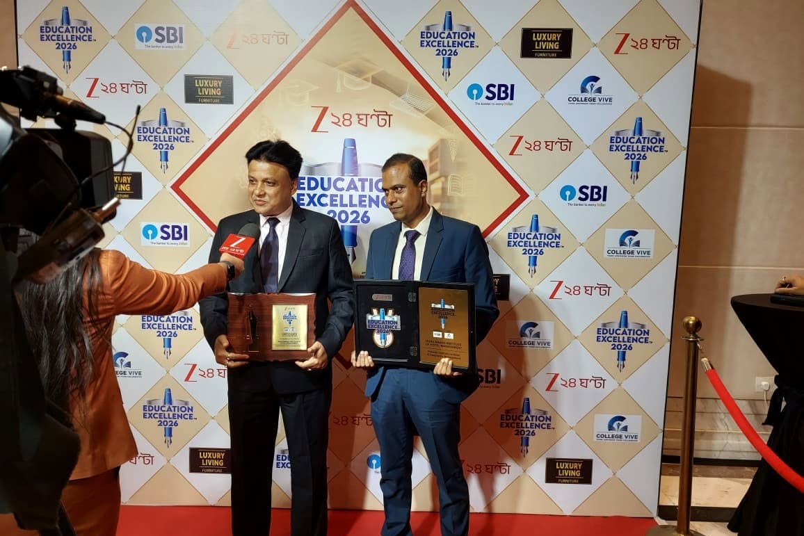 GNIHM receiving Zee Education Excellence Award 2026